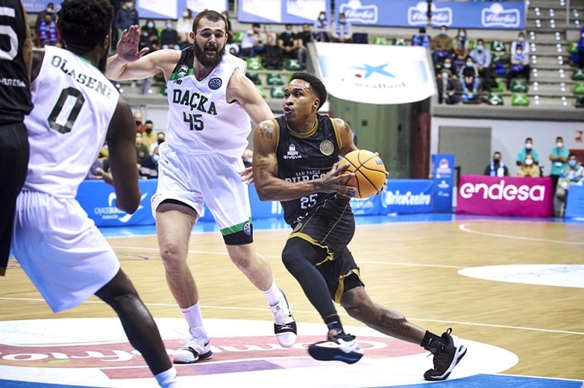 BCL: Τρία &quot;εισιτήρια&quot; για τους &quot;16&quot; κρίνονται απόψε