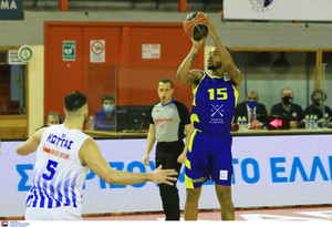 Έβδομη σερί νίκη για το &quot;καυτό&quot; Λαύριο, 66-58 στη Λάρισα! (pics)