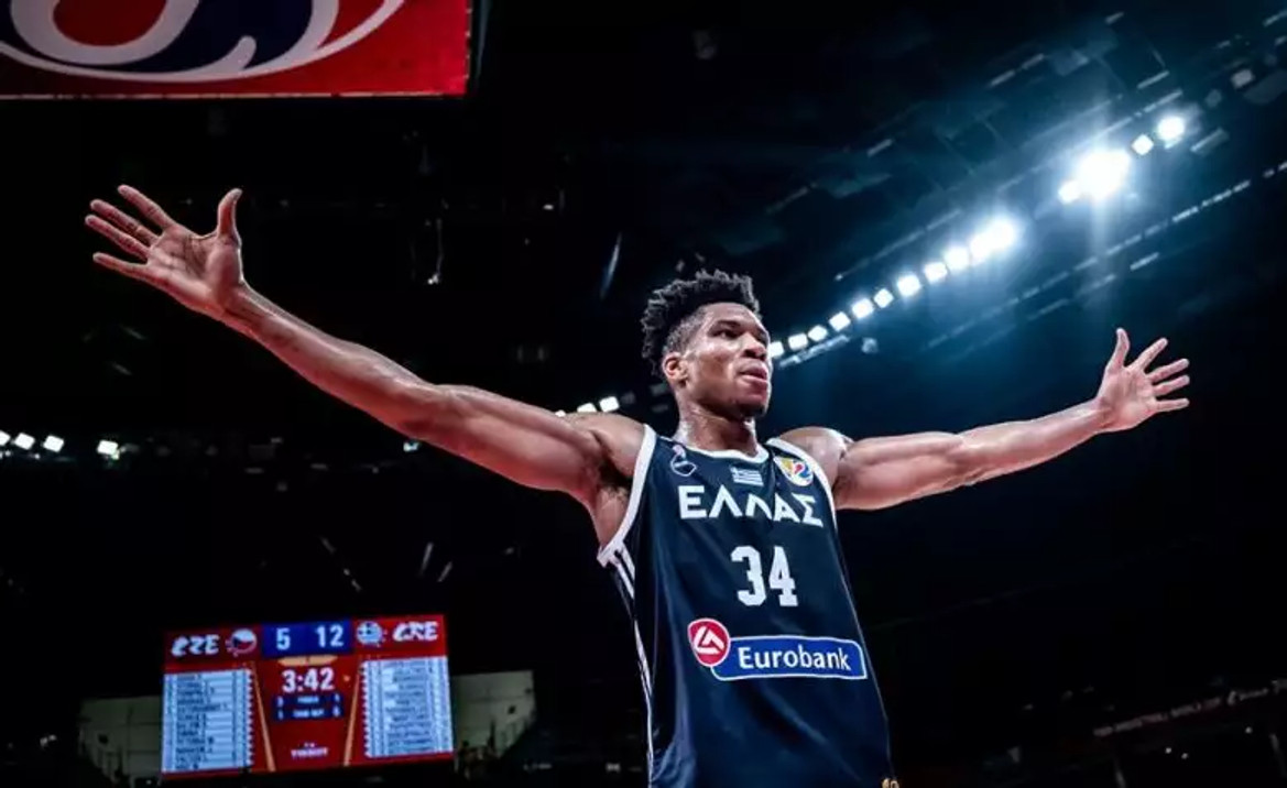 FIBA για Γιάννη: Ο Έλληνας Θεός φορτώνει... (pics)