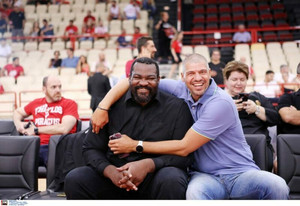 The Night of the Legend: Συμπαίκτες και προπονητές που τίμησαν τον Σπανούλη (gallery)