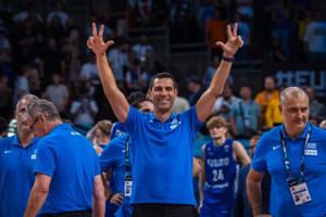 Η ομιλία κι η αποθέωση του Νίκου Ζήση στα αποδυτήρια μετά το μετάλλιο! (vid)