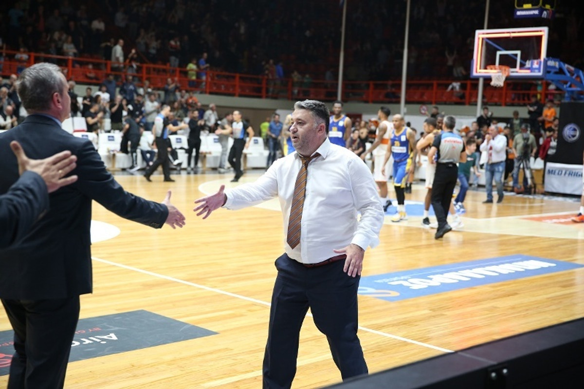 Μόνο &quot;ευχαριστώ&quot; και συγχαρητήρια από Γιατρά και Ζούρο