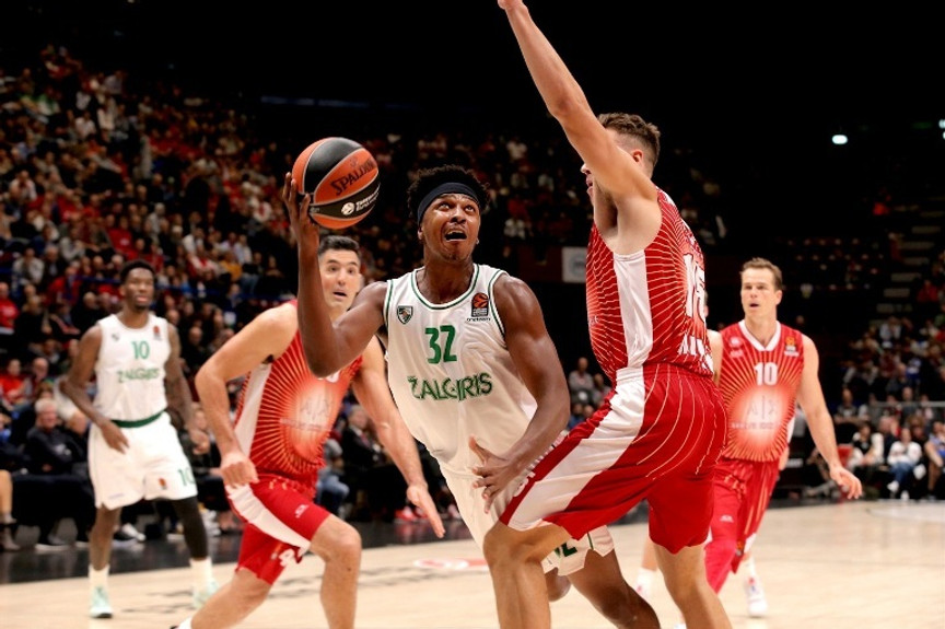 Euroleague: Τρεις παραβάσεις δεν είδαν οι διαιτητές στο Αρμάνι-Ζαλγκίρις!