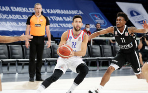 Άνετα το 1-0 η Εφές, 96-77 την Μπεσίκτας
