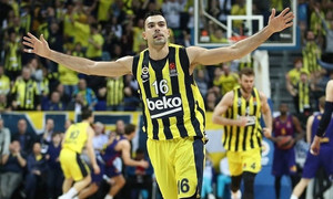 Σλούκας: &quot;Ας τελειώσει η σεζόν και ότι είναι να γίνει θα γίνει&quot;