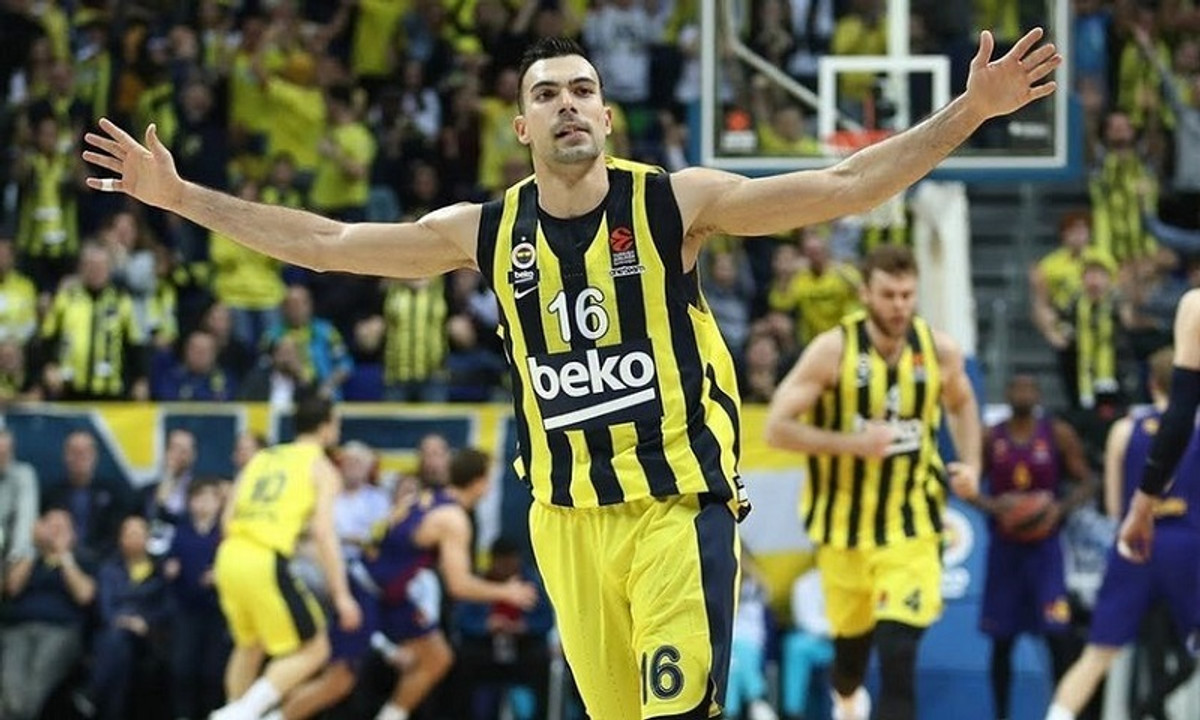 Σλούκας: &quot;Ας τελειώσει η σεζόν και ότι είναι να γίνει θα γίνει&quot;