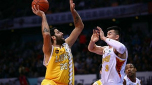 Νίκη στο ρελαντί και double-double ο Μπουρούσης