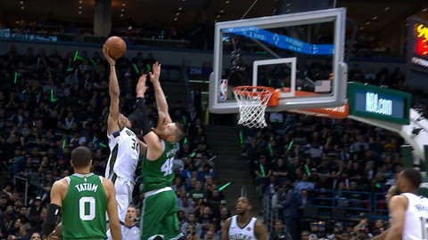 Ο Giannis έκανε το κορυφαίο κάρφωμα των playoffs! (6 VIDEOS)