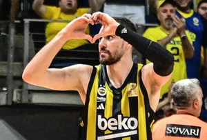 Γκούντουριτς: &quot;Από τις πιο δύσκολες στιγμές της ζωής μου&quot; (vids)