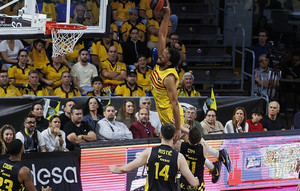 Liga Endesa: Η Μπαρτσελόνα &quot;απέδρασε&quot; από την Τενερίφη, νίκες για Βαλένθια-Μπασκόνια (vids)