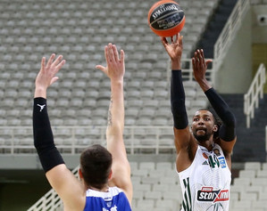 Παναθηναϊκός-Λάρισα: Πέντε τρίποντα ο Τζέρεμι Έβανς στο πρώτο ημίχρονο! (video)