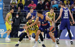 Φενέρμπαχτσε-Άλμπα Βερολίνου 57-66: Μεγάλο &quot;διπλό&quot; με φόντο την οκτάδα! (vid)