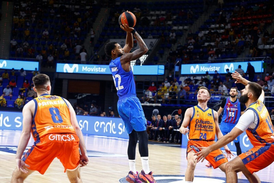 Supercopa: Στον τελικό η Μπαρτσελόνα 87-68 τη Βαλένθια