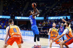 Supercopa: Στον τελικό η Μπαρτσελόνα 87-68 τη Βαλένθια