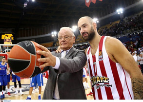 Σπανούλης και Ομπράντοβιτς στο τελευταίο &quot;αντίο&quot; στον Ντούσαν Ίβκοβιτς (vid)