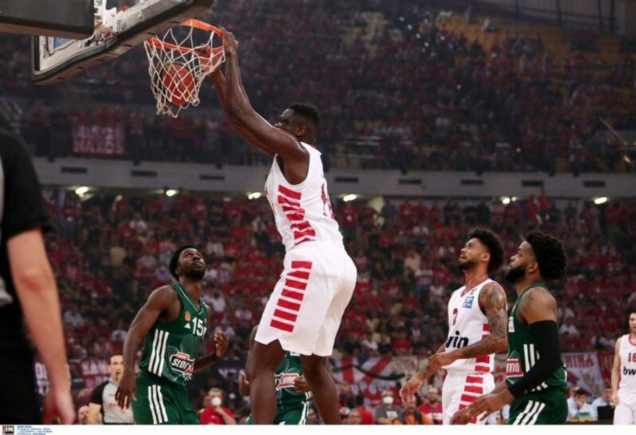 Κυρίαρχος ο Ολυμπιακός 74-61 και 1-0 τον Παναθηναϊκό