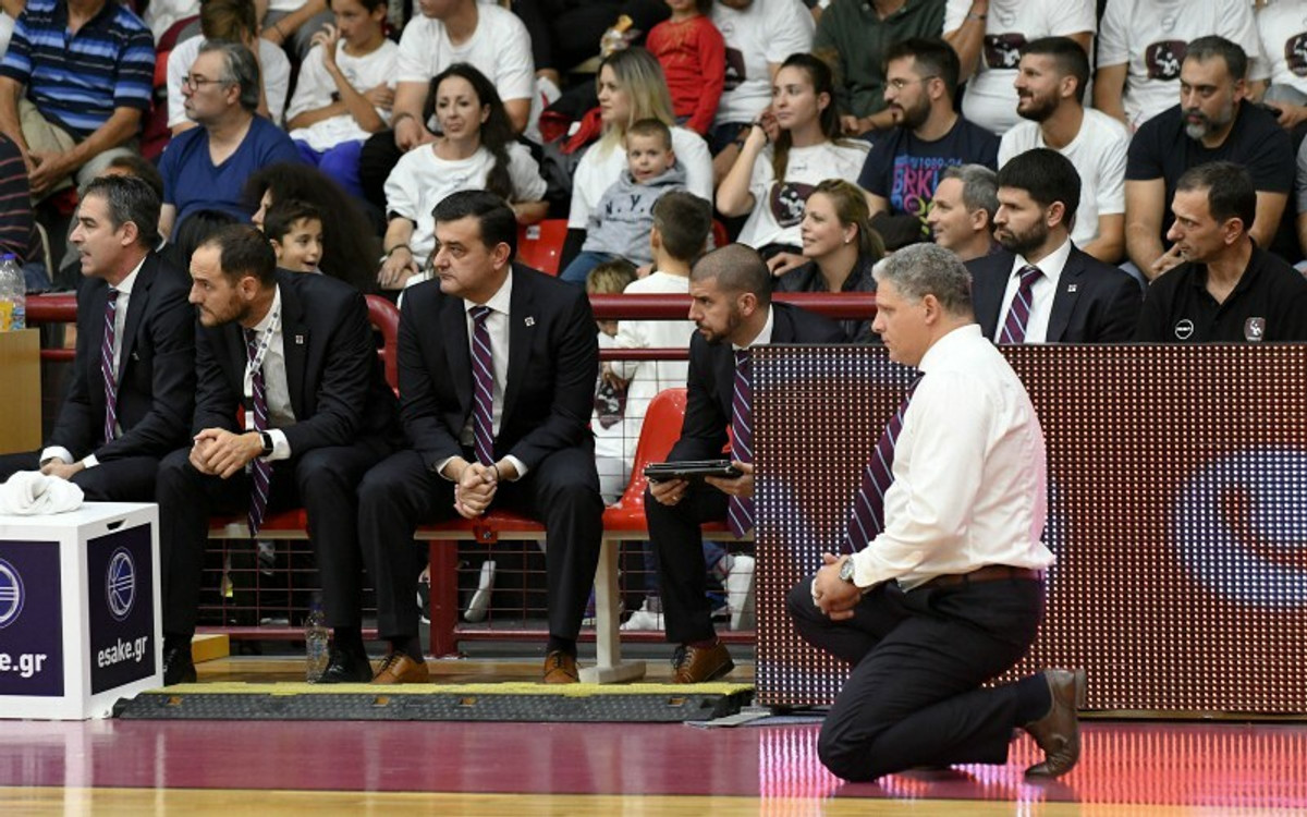 Μανωλόπουλος: &quot;Τους ευχαριστώ όλους από την καρδιά μου&quot; - Χουγκάζ: &quot;Συγχαρητήρια στον Ήφαιστο&quot;