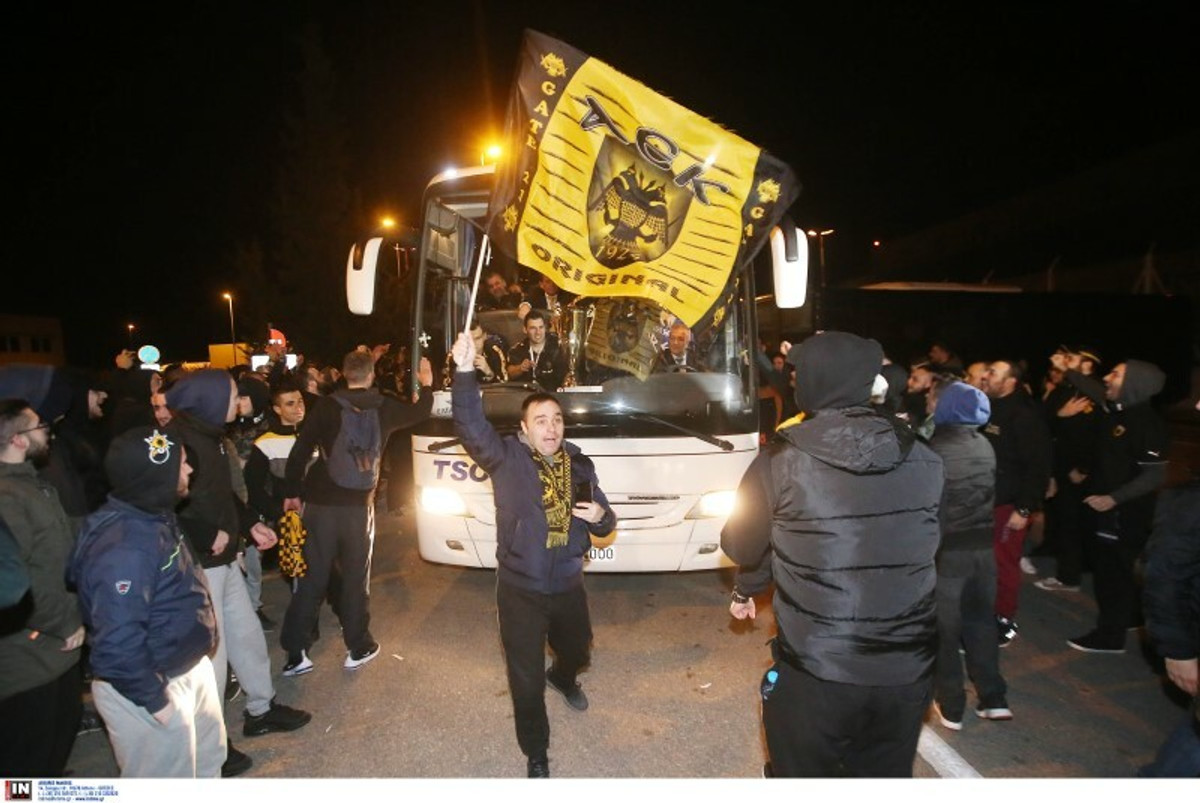 Κιτρινόμαυρη... τρέλα στο αεροδρόμιο, το διασκέδασαν οι παίκτες της ΑΕΚ (gallery)