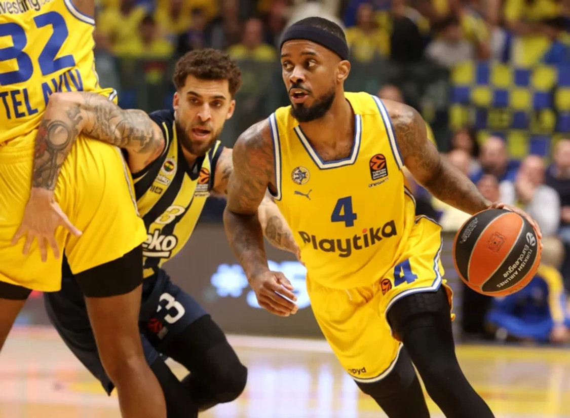 Μακάμπι-Φενέρμπαχτσε 78-74: Χάλασε το ντεμπούτο Ντόρσεϊ κι έπιασε Ζαλγκίρις (vid)