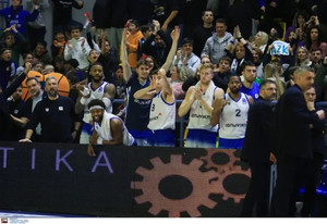ΔΕΑΒ: Απαγόρευση εισόδου δύο ετών σε τρεις οπαδούς που πέταξαν μπουκάλια στο Καρδίτσα-Περιστέρι