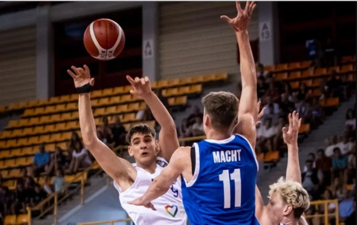 Ισοπεδωτικοί Νέοι 107-66 την Τσεχία και 2/2 στον όμιλο του Ευρωπαϊκού