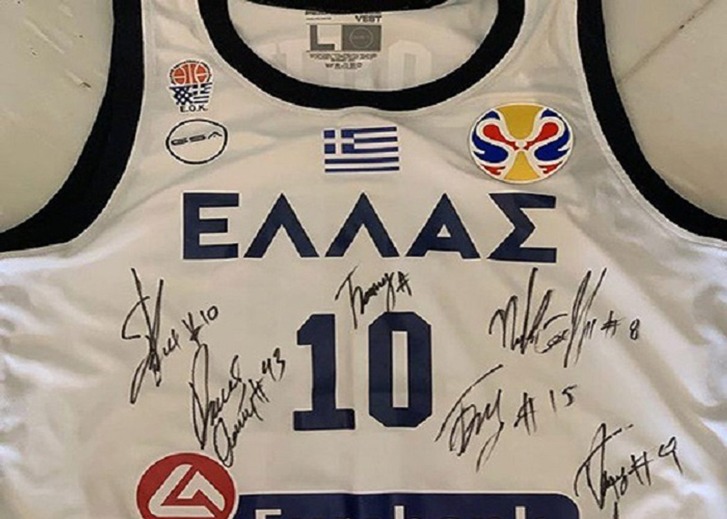 Δημοπρατείται φανέλα του Σλούκα για καλό σκοπό από τον ΠΣΑΚ