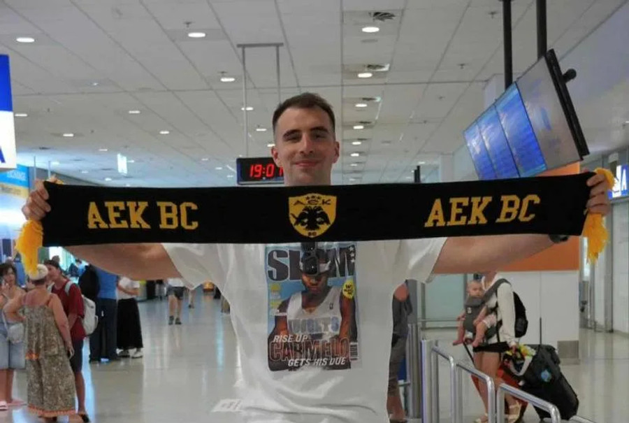 Στην Αθήνα για την ΑΕΚ ο Μάρκο Πετσάρσκι (pics)