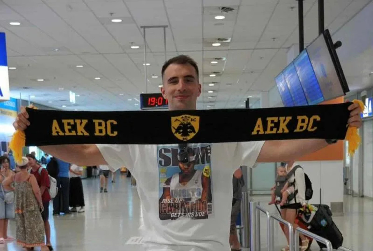 Στην Αθήνα για την ΑΕΚ ο Μάρκο Πετσάρσκι (pics)