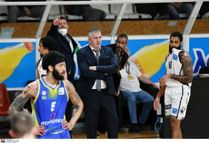 Βετούλας: &quot;Είναι μια νίκη των παικτών&quot; - Τόμιτς: &quot;Πληρώσαμε τις βιαστικές επιθέσεις&quot; (vids)