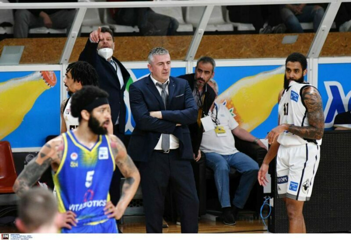 Βετούλας: &quot;Είναι μια νίκη των παικτών&quot; - Τόμιτς: &quot;Πληρώσαμε τις βιαστικές επιθέσεις&quot; (vids)