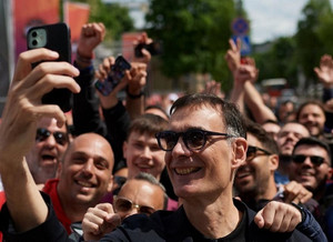 Μπαρτζώκας: H selfie με τους οπαδούς του Ολυμπιακού!