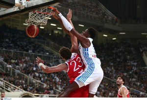 Ελλάδα-Τουρκία 89-80: Με... χαρακτήρα και Κώστα Αντετοκούνμπο η Εθνική (gallery &amp; vids)