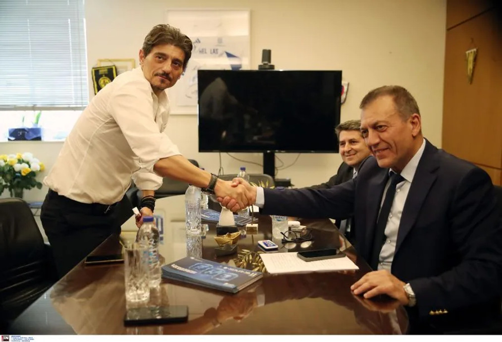 Στον Βρούτση ο Γιαννακόπουλος: "Όλα πήγαν καλά, θα συνεχιστεί το Πρωτάθλημα" (vid & pics)