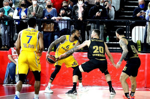 Με Μάικ Τζέιμς και επικό poster dunk του Ντέρικ Γουίλιαμς το Top-10 της Euroleague (vid)