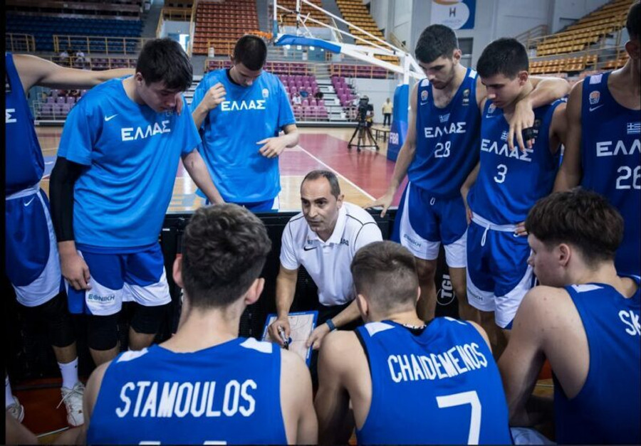 Καλαμπόκης: &quot;Είναι πολύ σημαντικό γι’ αυτά τα παιδιά να ξεκινούν με νίκη&quot;
