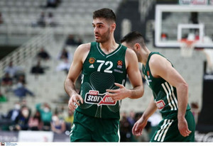 Μαντζούκας: &quot;Είναι τεράστια τιμή να φοράω τη φανέλα του Παναθηναϊκού&quot;