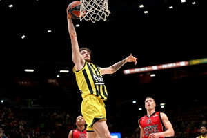 Αρμάνι Μιλάνο-Φενέρμπαχτσε 60-71: Της έκοψε το νικηφόρο σερί (vid)