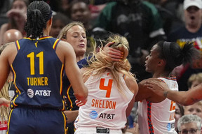 &quot;Ροντέο&quot; κι αποβολές στο WNBA στη νίκη της Ιντιάνα επί του Κονέκτικατ (vids)