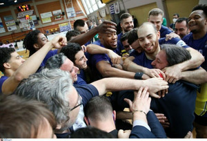 Αποθέωση για Σερέλη στο Λαύριο, δεν κάθισε στον πάγκο του Παναθηναϊκού (pics &amp; vid)