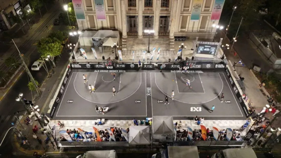 3×3 Grand Series ΟΠΑΠ: “Έπεσε” η αυλαία με θέα το Δημοτικό Θέατρο Πειραιά