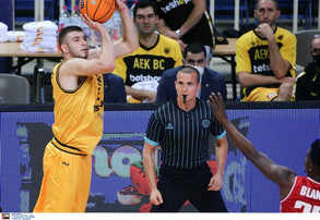 Η παρακάμερα της δύσκολης νίκης της ΑΕΚ επί της Σολέ (vid)