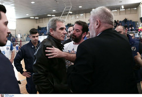 Απίστευτες καταγγελίες του Εθνικού για τρομοκρατία, φτυσιές Βετούλα και τάιμ άουτ Τσάπα!