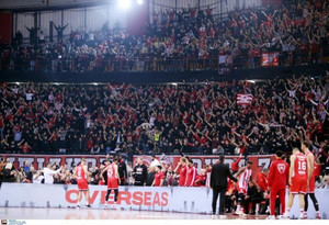 Ολυμπιακός-Μακάμπι: Η photo gallery από το κατάμεστο ΣΕΦ