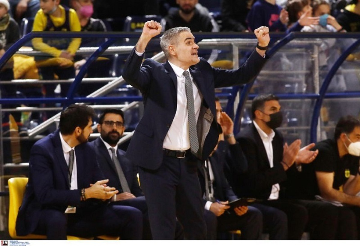 Καστρίτης: Υποκλίνομαι στη θέληση των παιδιών (vids)