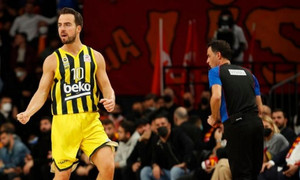Μαχμούτογλου: &quot;Είμαστε ανταγωνιστικοί με τον Ολυμπιακό&quot;