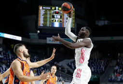Liga Endesa: Ο Γκαρούμπα έστειλε στους τελικούς τη Ρεάλ, 80-77 και 2-1 τη Βαλένθια (vid)
