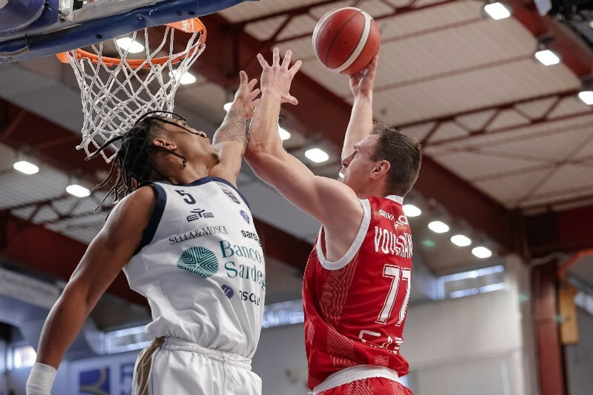 Μεγάλη νίκη της Σάσαρι 89-83 την Αρμάνι Μιλάνο πριν από την ΑΕΚ!