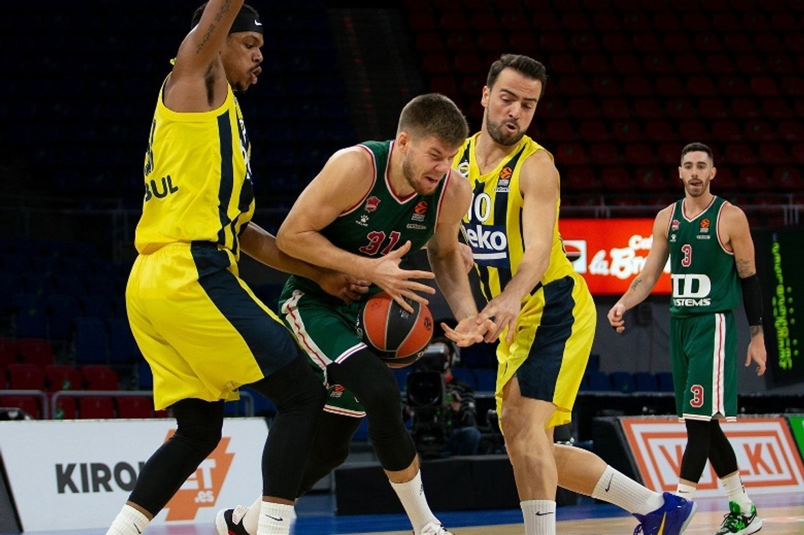 Με Πίτερς-Γκιεντράιτις η Μπασκόνια 86-68 τη Φενέρμπαχτσε