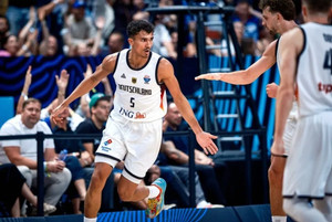 Buzzer-beater πίσω από το κέντρο ο Ντα Σίλβα στο Γερμανία-Σλοβενία (video)