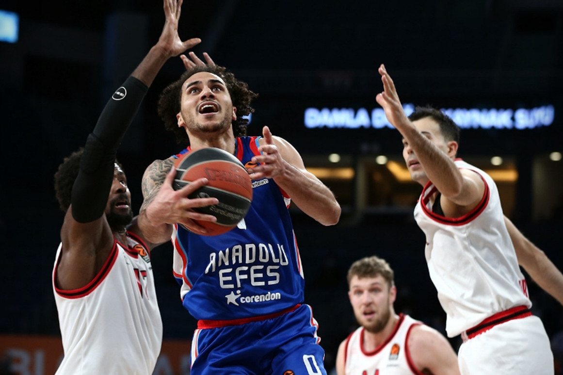 Σέιν Λάρκιν: Τα κατορθώματα του MVP της 25ης αγωνιστικής (vid)
